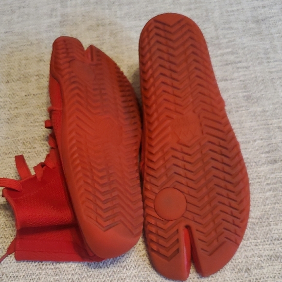 Marugo JOG SPORTS JOG Vibrant Red High-Top Sneakers - Picture 5 of 13